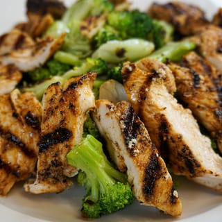 Chicken with Broccoli, Oil and Garlic